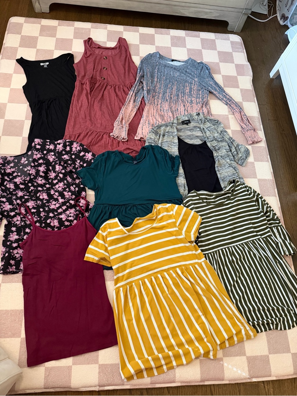 Women’s Clothing Bundle – 9 Pieces – Size Large